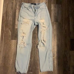 Holister ultra high-rise mom jean (0)